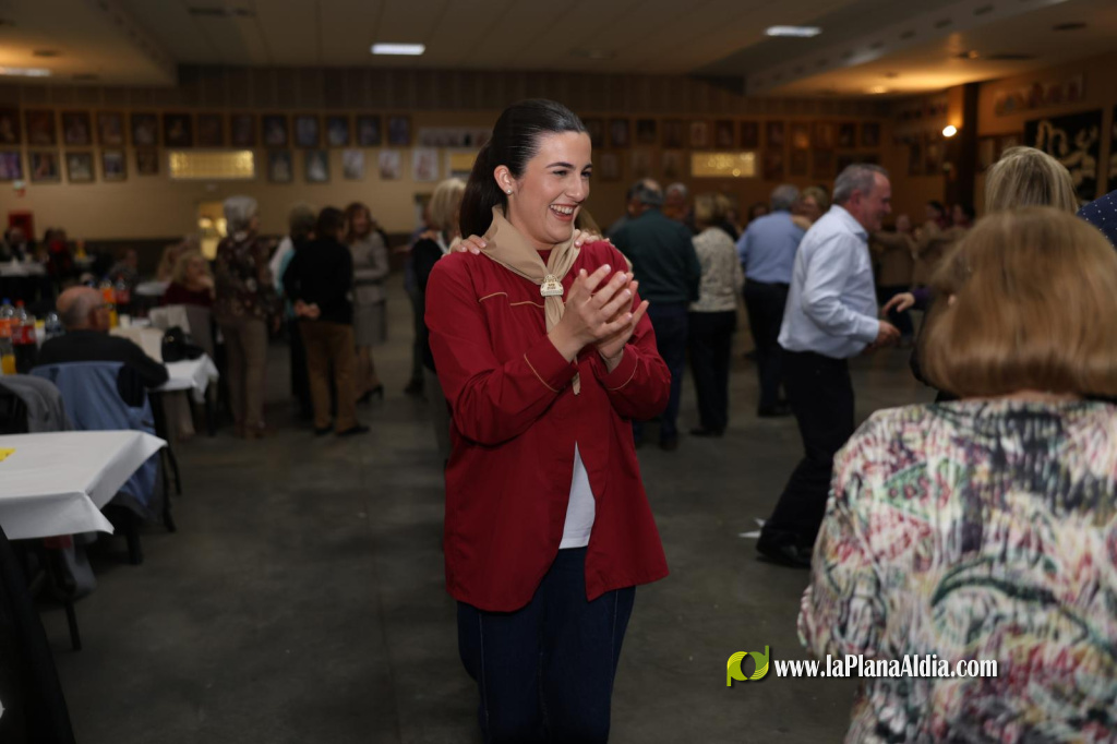 Borriana organitza una vesprada per als majors amb berenar i ball a la Llar Fallera