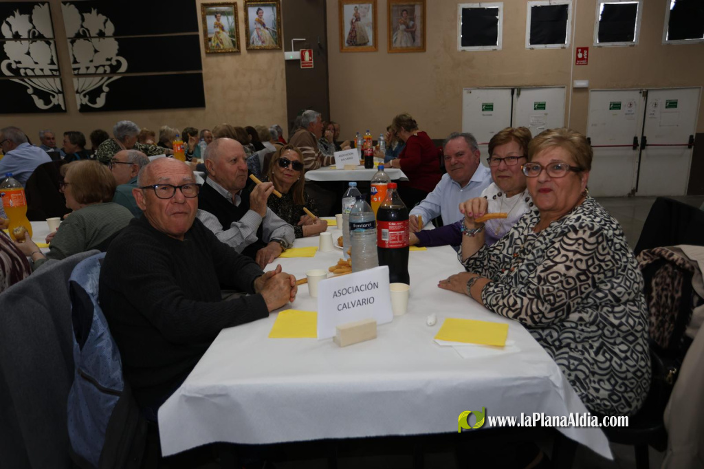 Borriana organitza una vesprada per als majors amb berenar i ball a la Llar Fallera