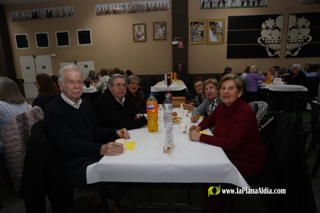 Borriana organitza una vesprada per als majors amb berenar i ball a la Llar Fallera