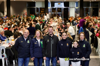 el-sopar-de-colles-reune-a-1-400-personas-en-una-noche-de-hermandad-y-convivencia