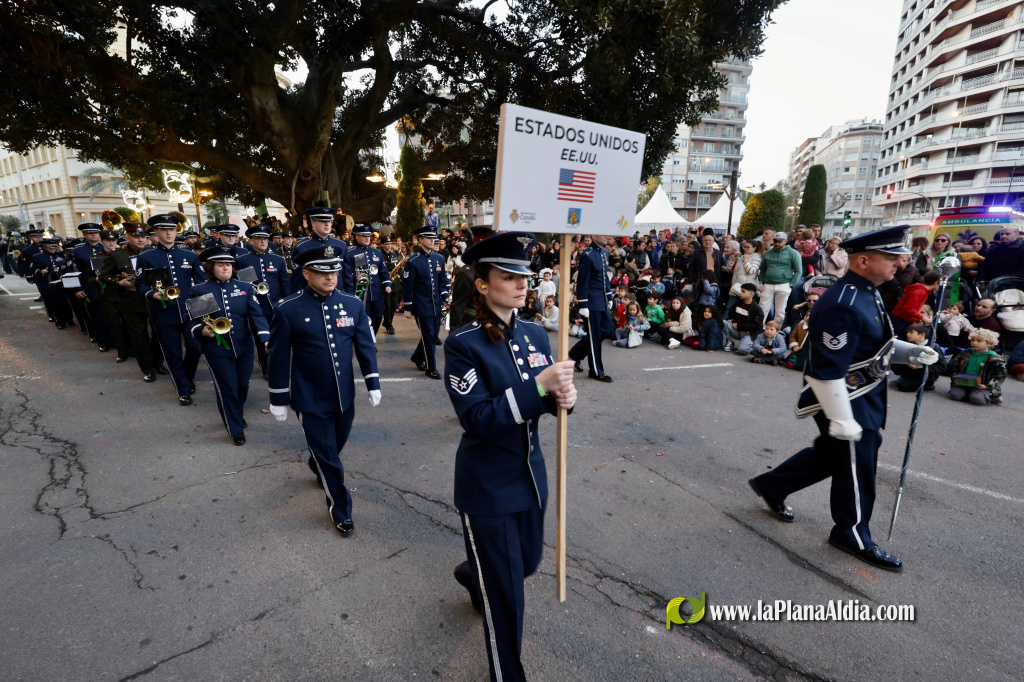 Castell� celebra les seues festes amb la Desfilada Internacional d'Animaci� i 800 participants