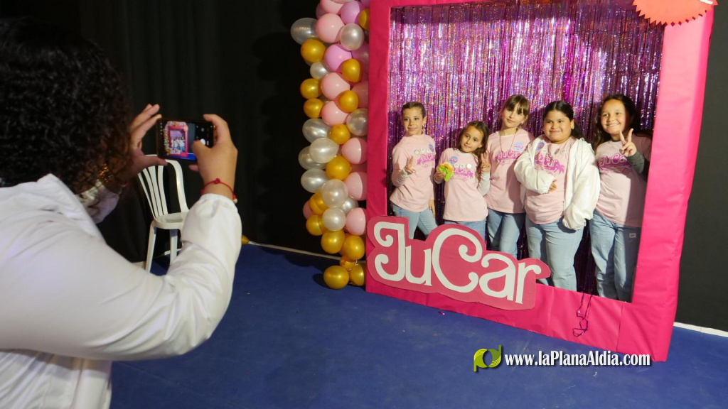 JuCar ompli Vila-real de solidaritat en la seua 23a edici� amb una desfilada solid�ria que destina fons a l'educaci� infantil a Mo�ambique