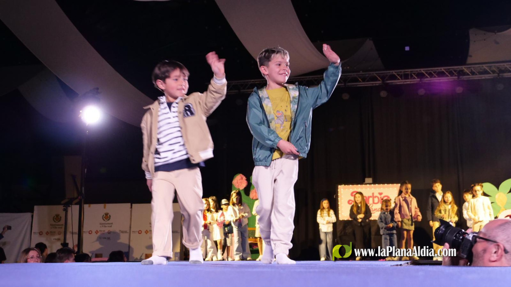 JuCar ompli Vila-real de solidaritat en la seua 23a edici� amb una desfilada solid�ria que destina fons a l'educaci� infantil a Mo�ambique