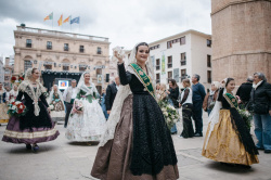 Castell� celebra una ofrena multitudin�ria a la Mare de D�u del Lled� amb m�s de 4.000 participants