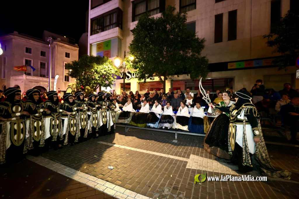 Els Moros d'Alqueria deslumbren a Castell� amb una desfilada hist�rica per al seu 50� aniversari