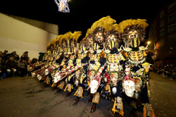 Els Moros d'Alqueria deslumbren a Castell� amb una desfilada hist�rica per al seu 50� aniversari