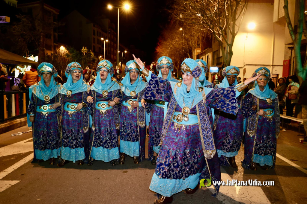 Els Moros d'Alqueria deslumbren a Castell� amb una desfilada hist�rica per al seu 50� aniversari