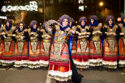 Els Moros d'Alqueria deslumbren a Castell� amb una desfilada hist�rica per al seu 50� aniversari