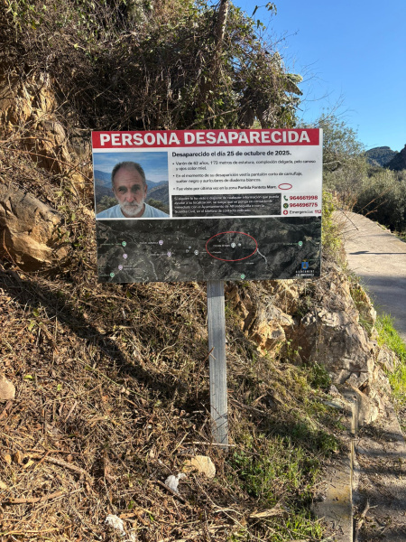 alfondeguilla-instala-paneles-informativos-para-mantener-viva-la-busqueda-de-manuel-navarro-desaparecido-desde-octubre-de-2025