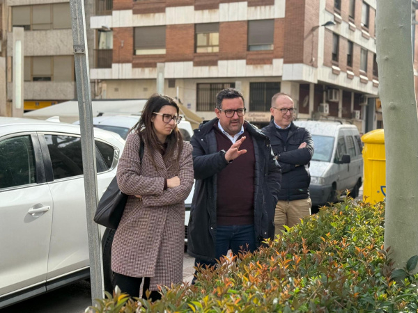 Casab� pide una soluci�n para frenar la invasi�n de palomas en el jard�n y la plaza de Sant Pasqual