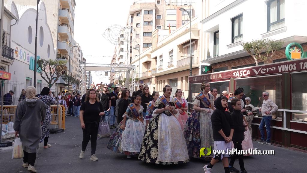  Les Reines Falleres completen la visita a tots els monuments dee Burriana
