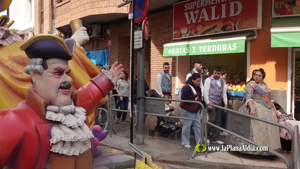  Les Reines Falleres completen la visita a tots els monuments dee Burriana