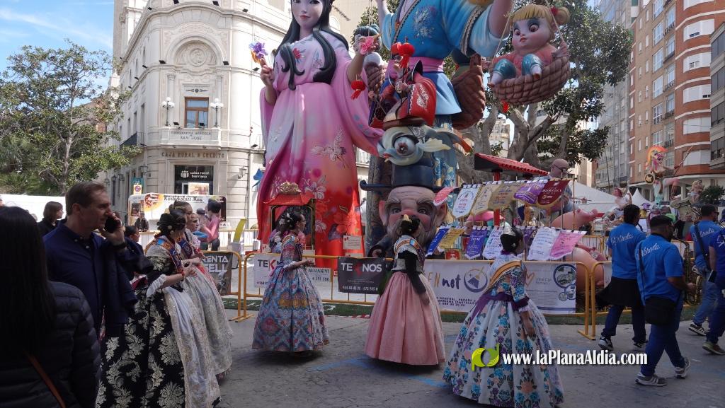  Les Reines Falleres completen la visita a tots els monuments dee Burriana