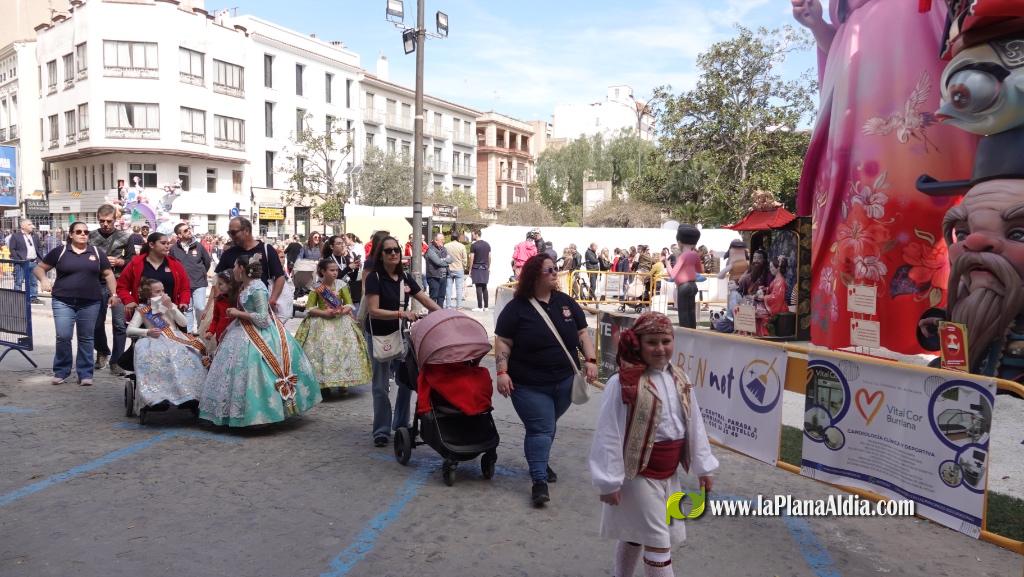  Les Reines Falleres completen la visita a tots els monuments dee Burriana
