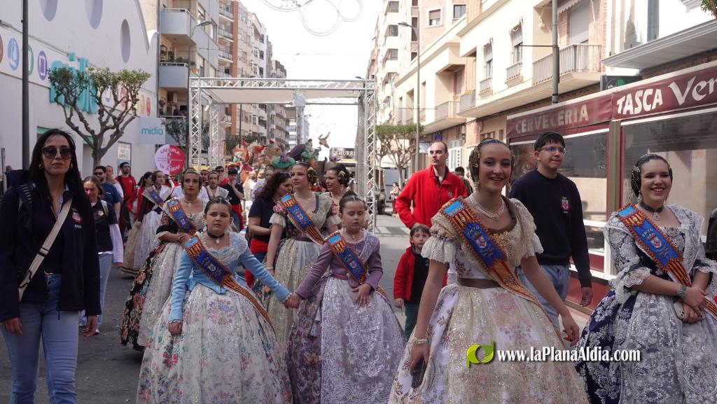  Les Reines Falleres completen la visita a tots els monuments dee Burriana