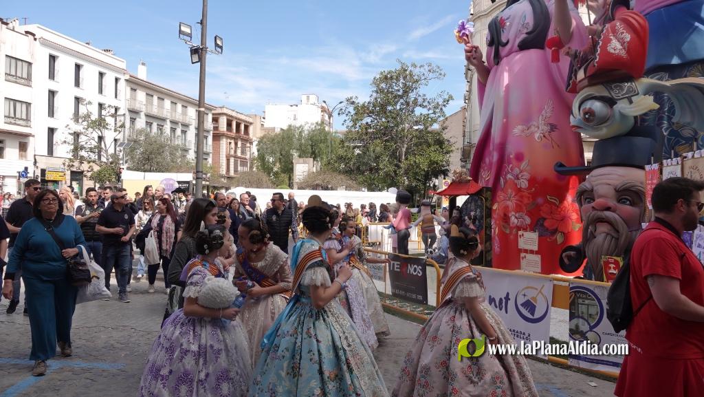  Les Reines Falleres completen la visita a tots els monuments dee Burriana