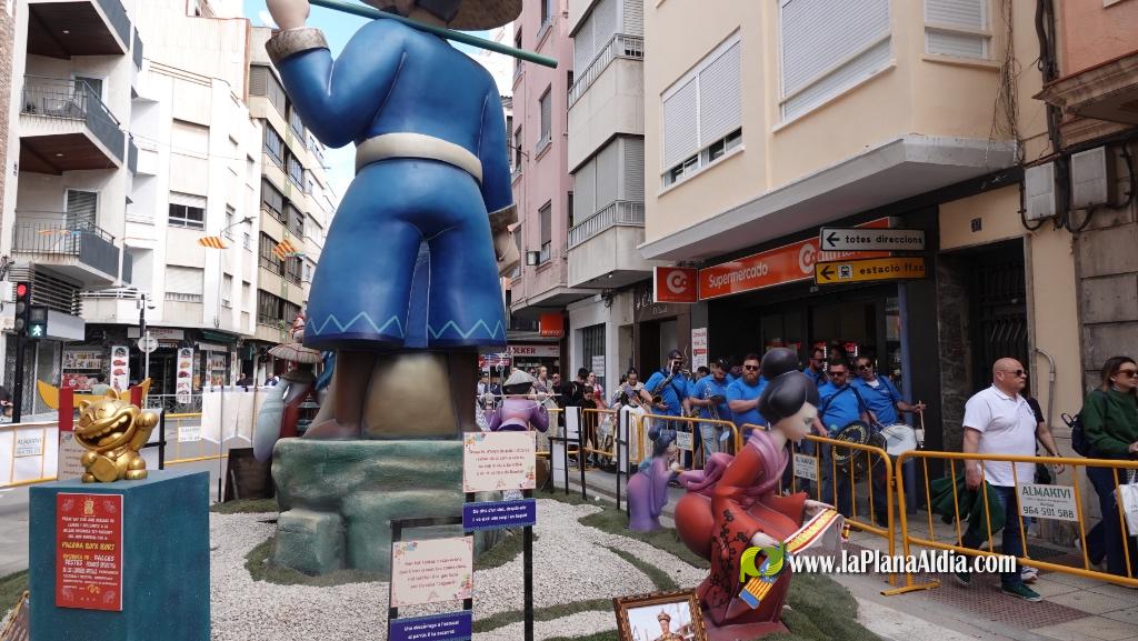  Les Reines Falleres completen la visita a tots els monuments dee Burriana
