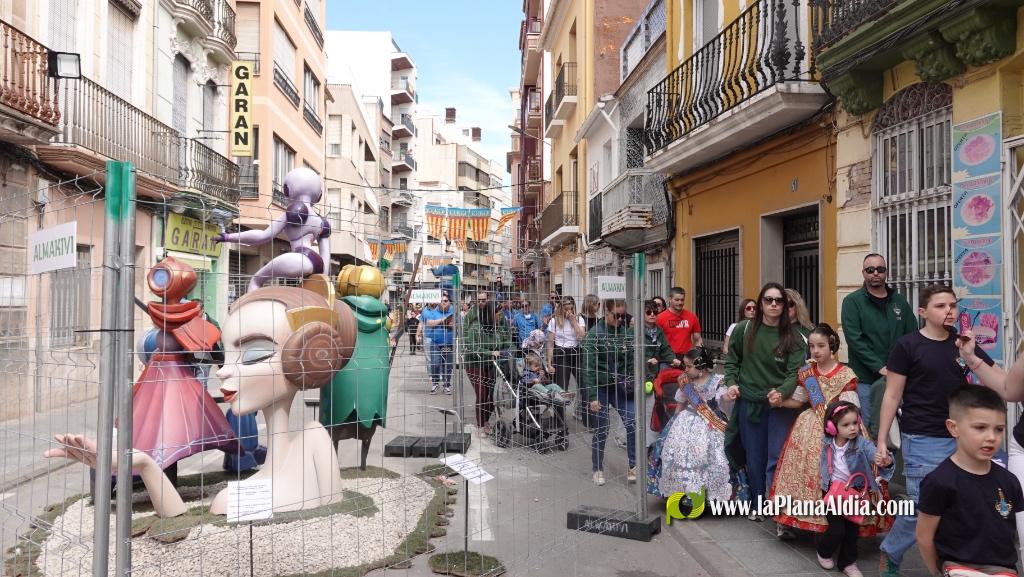  Les Reines Falleres completen la visita a tots els monuments dee Burriana
