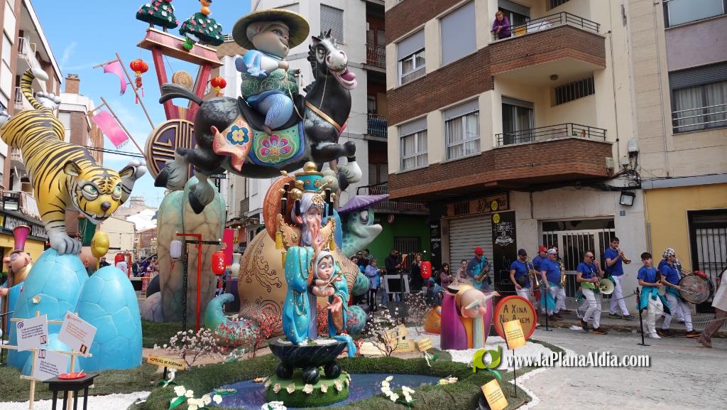  Les Reines Falleres completen la visita a tots els monuments dee Burriana