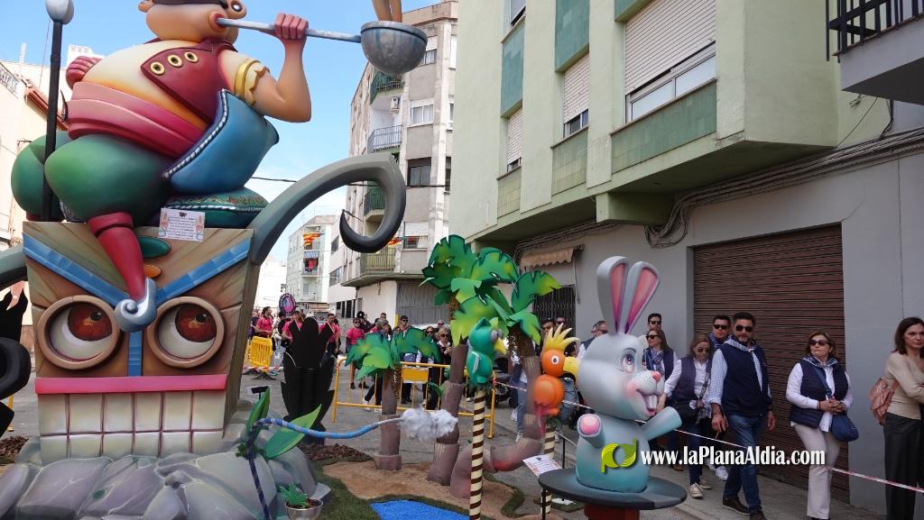  Les Reines Falleres completen la visita a tots els monuments dee Burriana