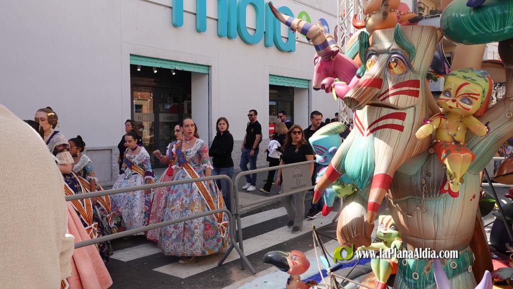  Les Reines Falleres completen la visita a tots els monuments dee Burriana
