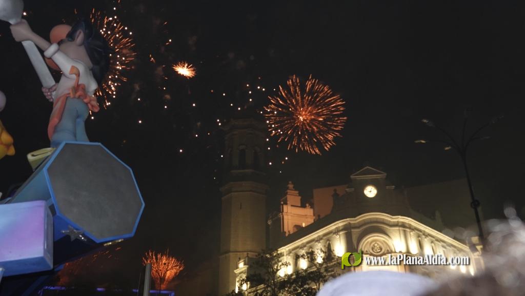 Burriana enc?n la Nit del Foc i encarrila la recta final cap a la Crem?