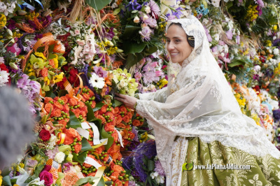 burriana-rinde-un-multitudinario-homenaje-a-su-patrona-en-la-ofrenda-de-flores