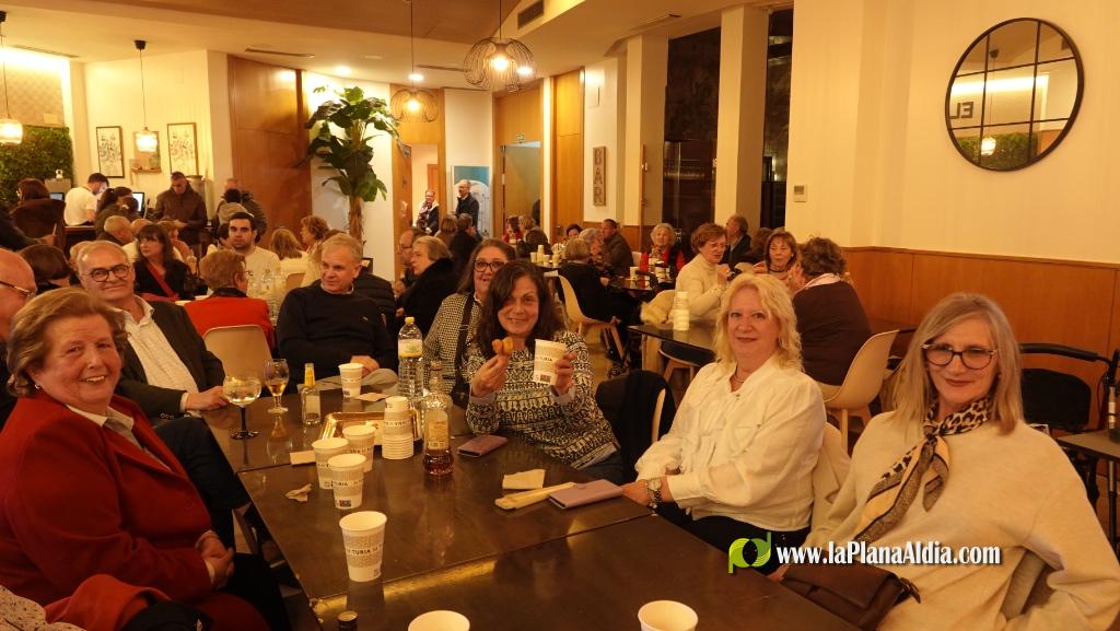 La Caixa Rural de Borriana obsequia els ve?ns i ve?nes amb el tradicional berenar de bunyols i mistela