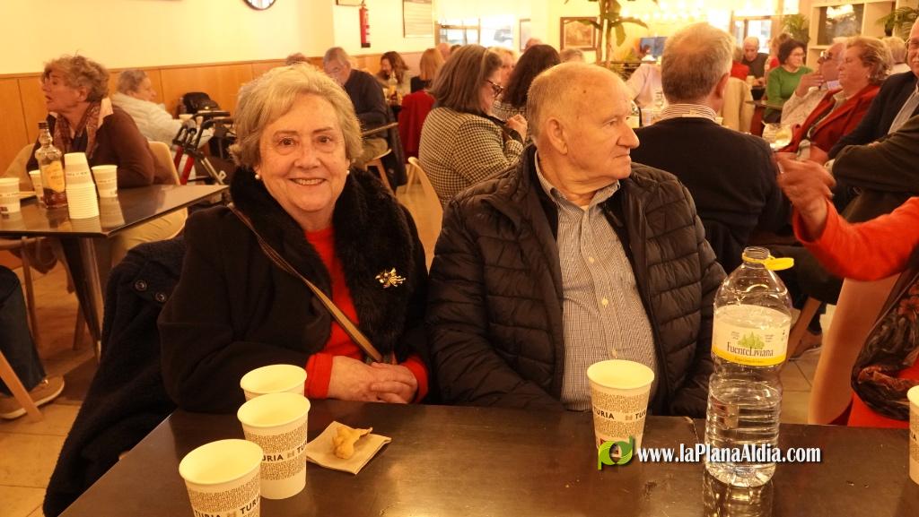 La Caixa Rural de Borriana obsequia els ve?ns i ve?nes amb el tradicional berenar de bunyols i mistela