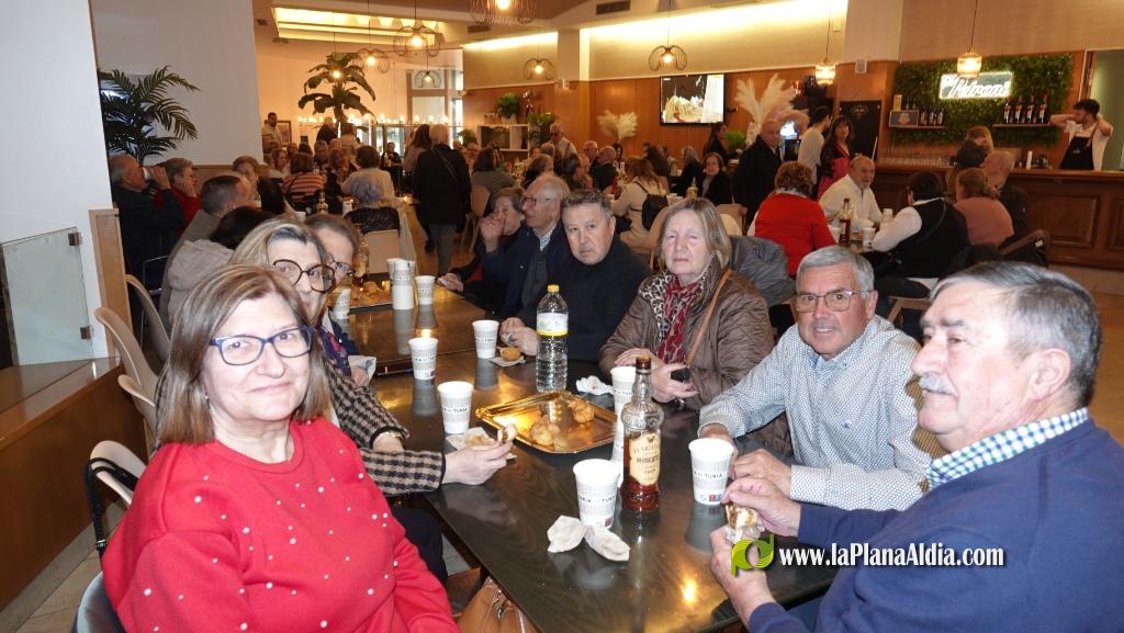 La Caixa Rural de Borriana obsequia els ve?ns i ve?nes amb el tradicional berenar de bunyols i mistela