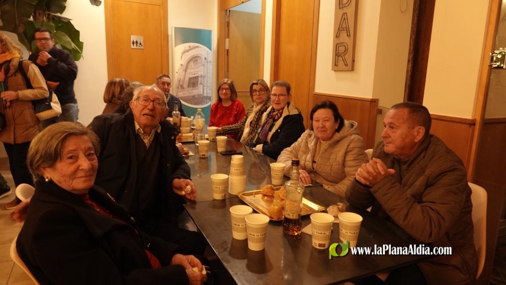 La Caixa Rural de Borriana obsequia els ve?ns i ve?nes amb el tradicional berenar de bunyols i mistela