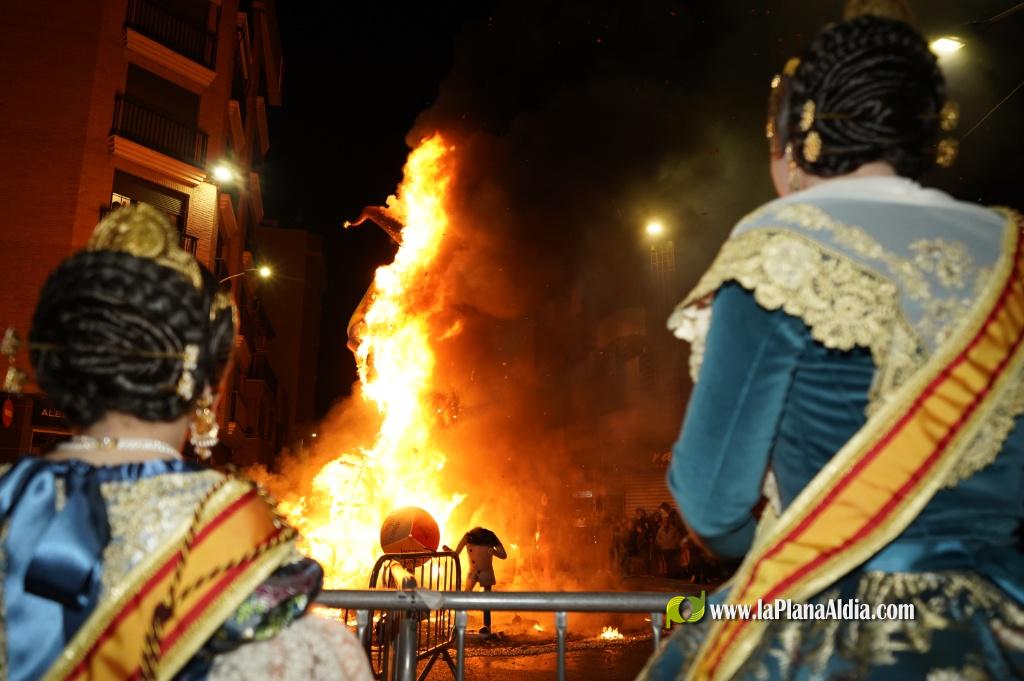 La Vall despide las fallas 2026 con la Nit de la Crem�