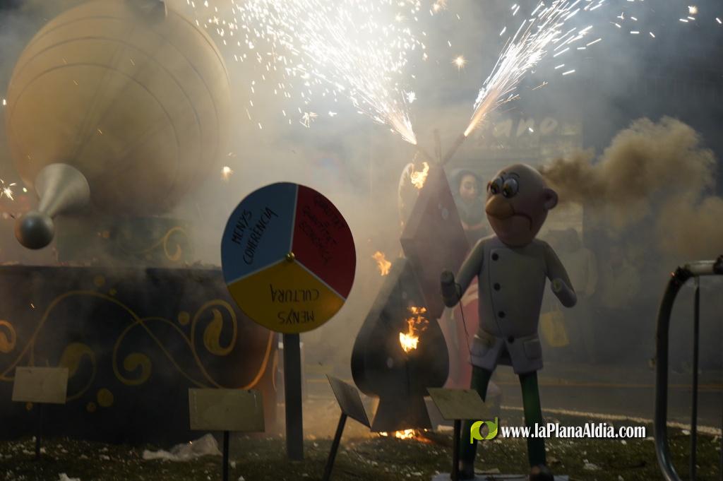 La Vall acomiada les falles 2026 amb la Nit de la Crem?