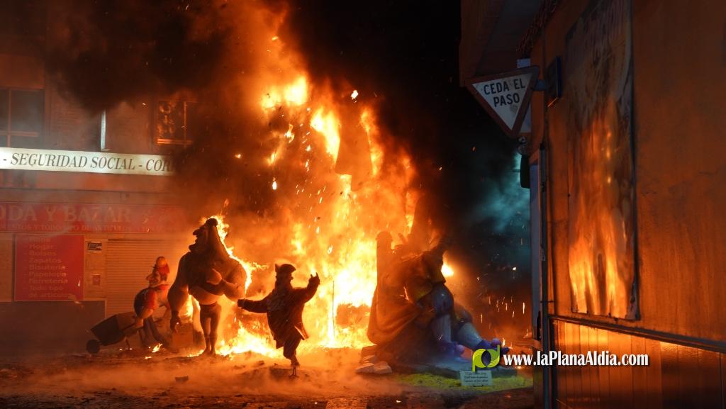 La Crem? d?na pas a un nou exercici faller a Borriana