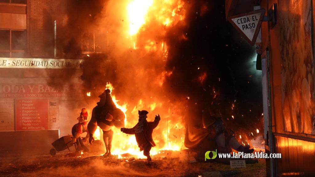 La Crem? d?na pas a un nou exercici faller a Borriana