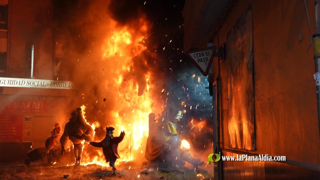 La Crem? d?na pas a un nou exercici faller a Borriana