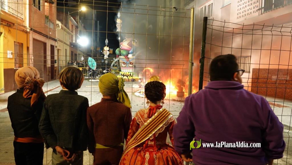 La Crem? d?na pas a un nou exercici faller a Borriana