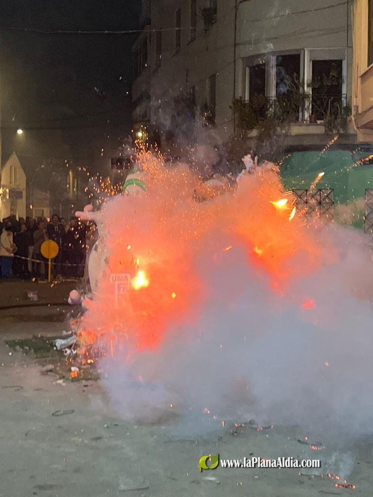 La Crem? d?na pas a un nou exercici faller a Borriana