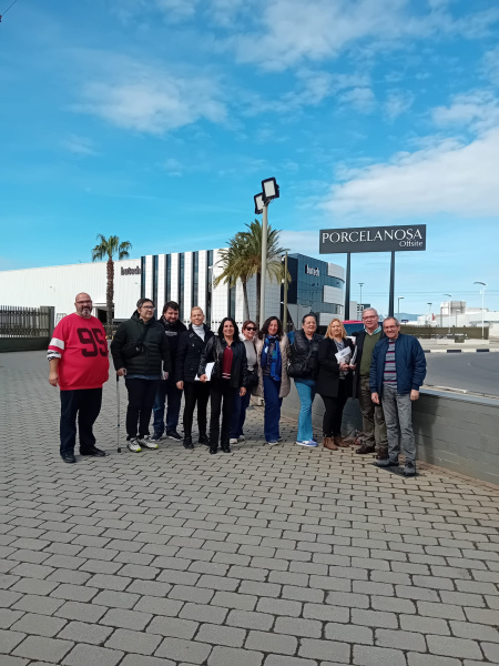 El taller d'ocupaci� Torre de la Mar visita les instal�lacions del Grup Porcelanosa