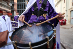 Borriana celebra la 11a Tamborada Ciutat de Borriana amb 350 tambors i homenatge a Antonio Montoya
