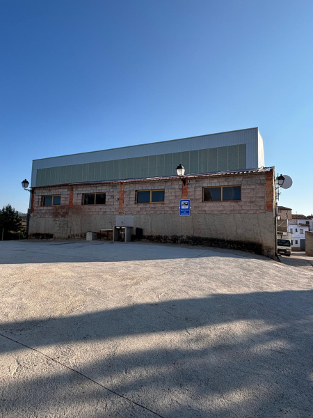 La Generalitat financia placas solares en Cortes de Arenoso para el almac�n de San Vicente y aspira a reducir 18,6 toneladas de CO2