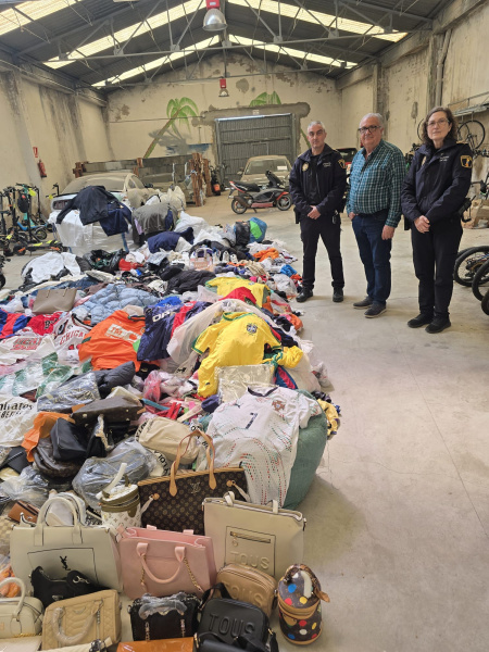 Oropesa del Mar destruye m�s de 36.000 art�culos incautados por venta ambulante ilegal