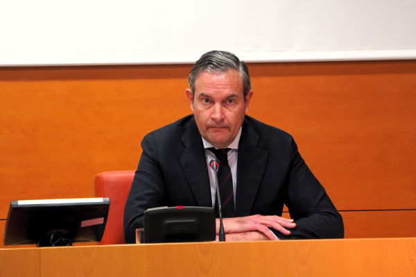 Pastor acusa a Luna de usar su comparecencia en Les Corts para exponer sus propias quejas