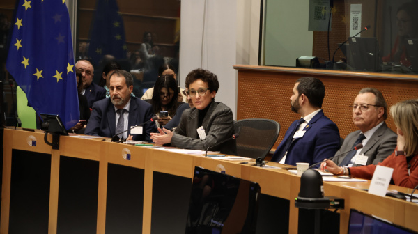 ballester-defiende-la-ceramica-en-bruselas-y-exige-reglas-justas-para-la-industria-europea