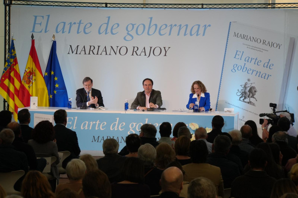 perez-llorca-asiste-en-torrent-a-la-presentacion-del-libro-de-rajoy-y-resalta-el-arte-de-gobernar