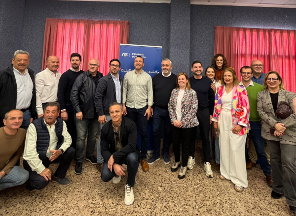 Carlos Gil assisteix a l'encontre comarcal de Camp de T�ria per a recolzar la feina provincial del PPCV