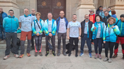 La XXVII Pujada a Peu Sant Pasqual a Vila-real reuneix autoritats i presenta llibre sobre cinquanta anys de la Setmana Santa