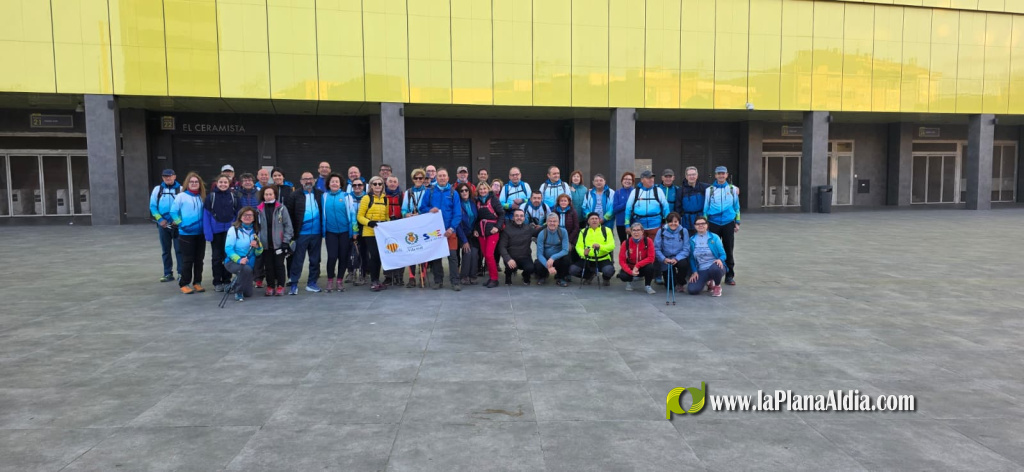 La XXVII Pujada a Peu Sant Pasqual a Vila-real reuneix autoritats i presenta llibre sobre cinquanta anys de la Setmana Santa