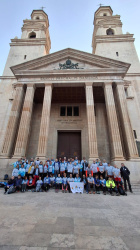 La XXVII Pujada a Peu Sant Pasqual a Vila-real reuneix autoritats i presenta llibre sobre cinquanta anys de la Setmana Santa