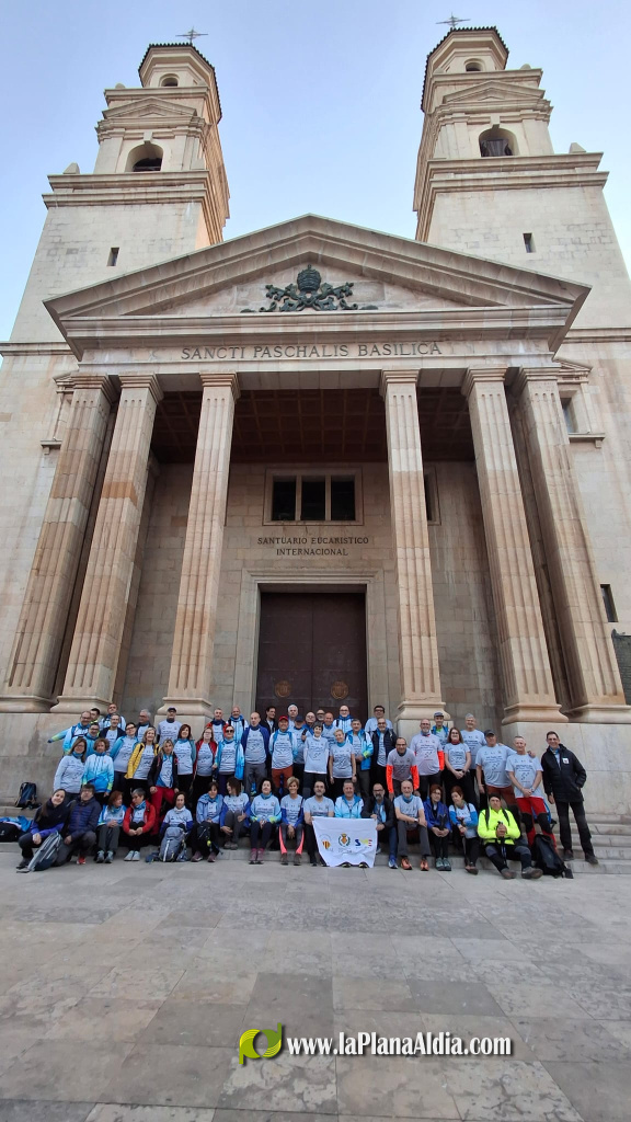 La XXVII Pujada a Peu Sant Pasqual a Vila-real reuneix autoritats i presenta llibre sobre cinquanta anys de la Setmana Santa